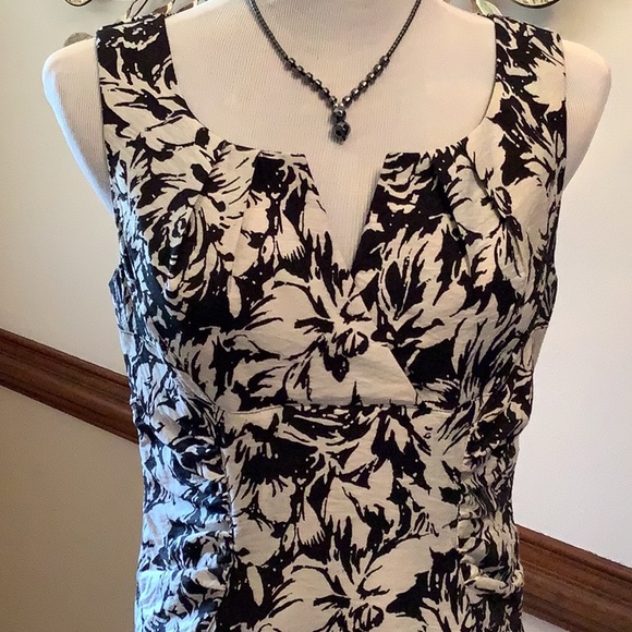 Adrianna Papell Dresses & Skirts - Adrianna Papell Gorgeous Dress